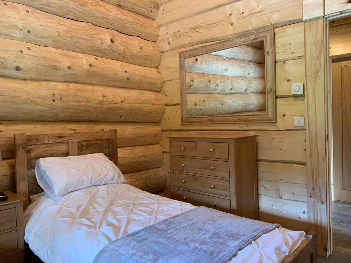 Ewes Water Log Cabins Langholm Dış mekan fotoğraf