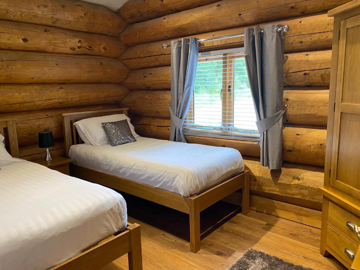 Ewes Water Log Cabins Langholm Dış mekan fotoğraf